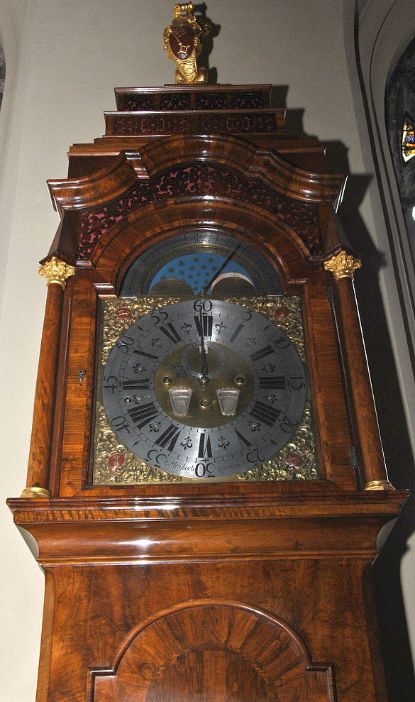 Ein Bild von der Meybach-Uhr