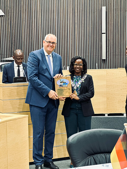 Unterzeichnung eines offiziellen Abkommens zwischen Bremen und Windhoek -  Bürgermeister Andreas Bovenschulte und Bürgermeisterin Queen Omagano Kamati 