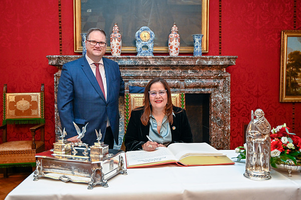 Bürgermeister Fecker empfängt die Botschafterin der Republik Kolumbien, Yadir Salazar Mejia, und Honorarkonsul Felix Merkel im Rathaus.